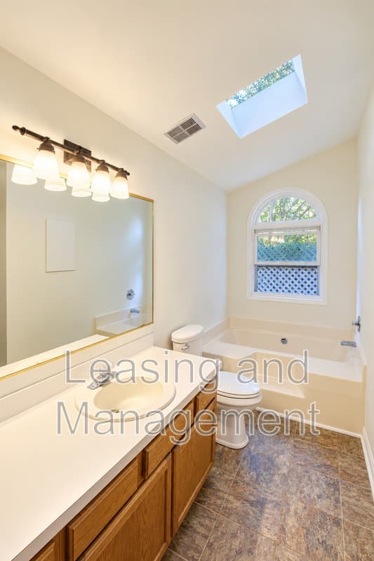 Mount Pleasant House: 1240 Llewellyn Road