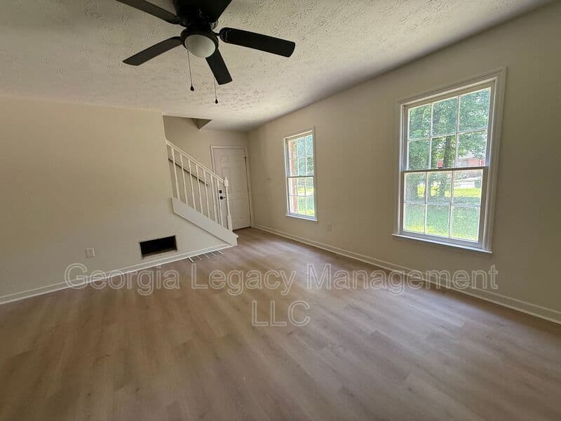 Athens House: 208 Highland Park Drive