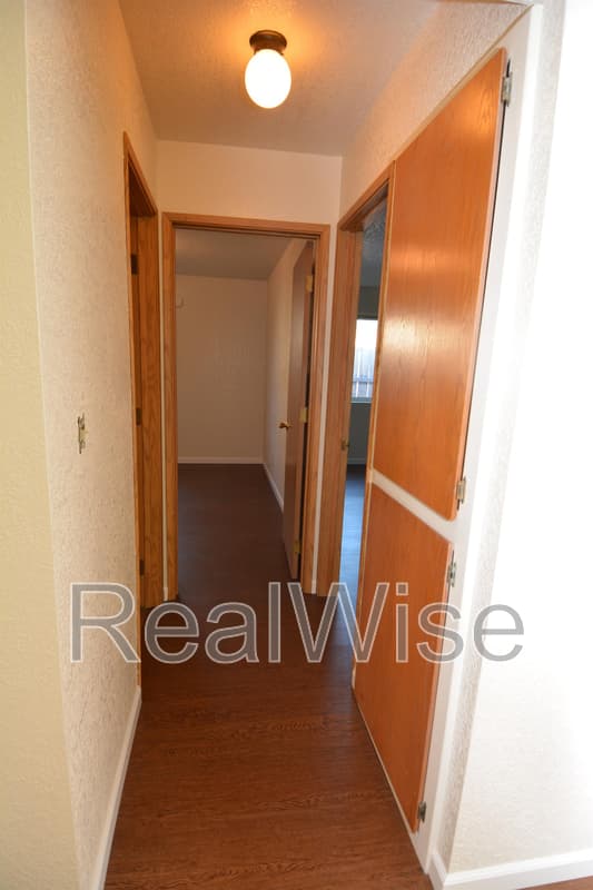 Sutherlin Condo: 415 W First Ave