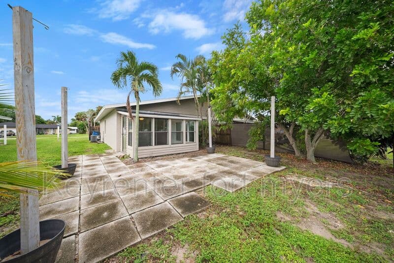 Fort Myers House: 11368 SUMMERWINDS CT