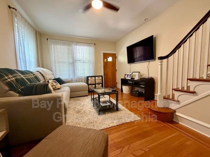 Philadelphia House: 15 West Abington Ave