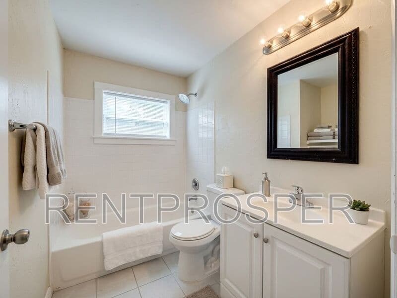 Orlando Condo: 902 W Jackson St
