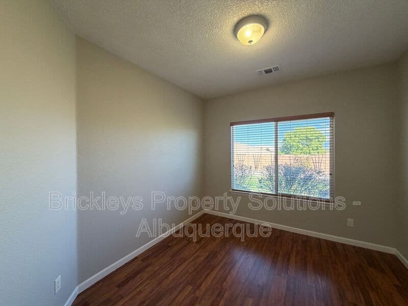 Rio Rancho House: 418 Paseo Roja Pl NE