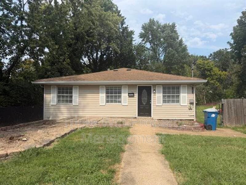 SAINT LOUIS House: 9937 CARLYLE AVE