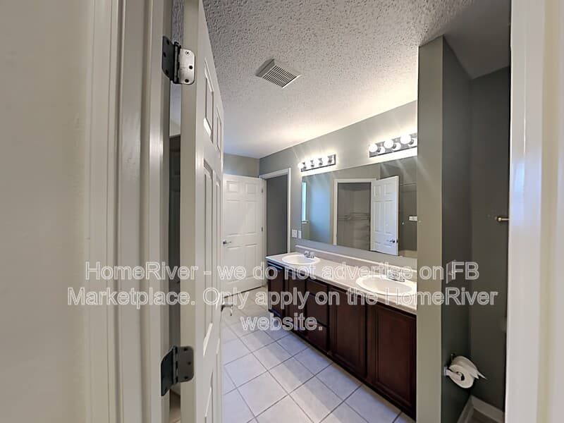 Navarre House: 7036 Sawfish St