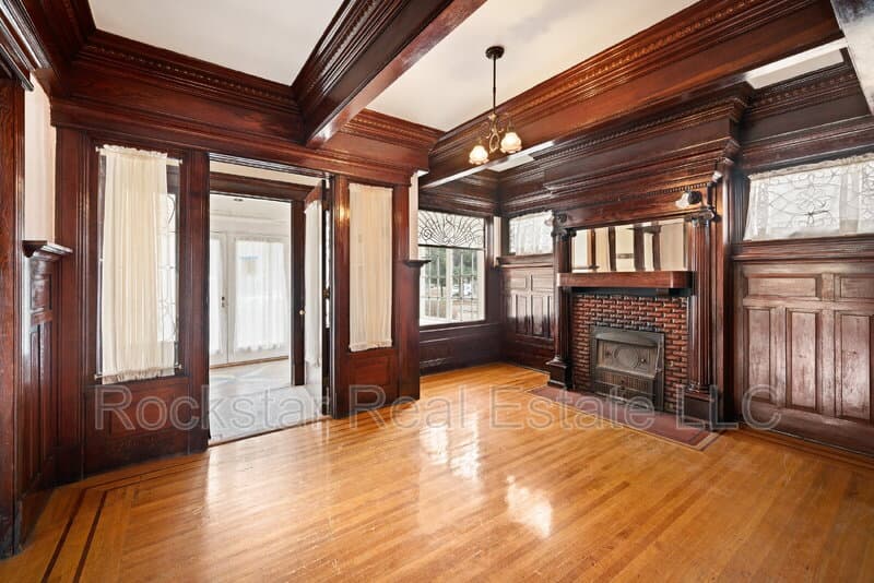Spokane House: 4235 E Hartson Ave