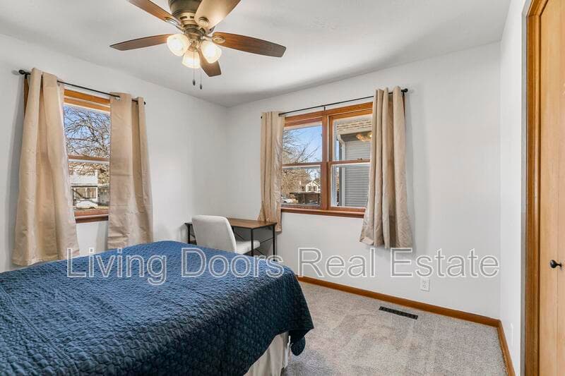 Lincoln House: 6935 Colby St