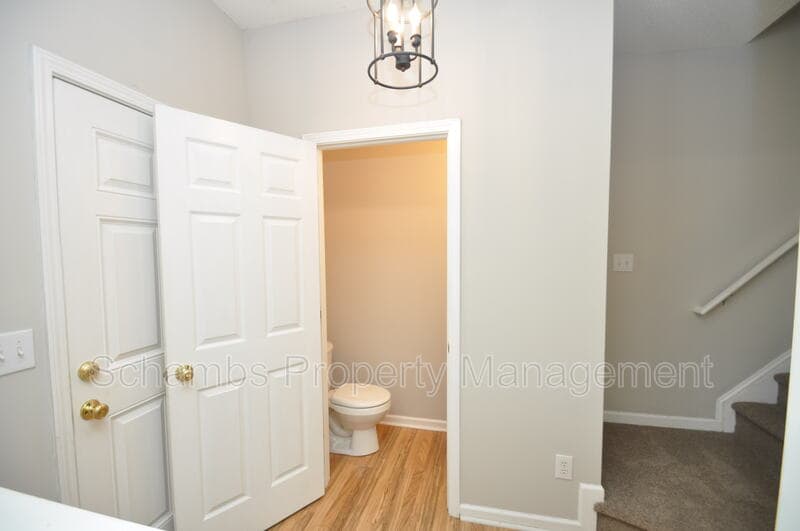 Raleigh House: 10945 Pendragon Pl