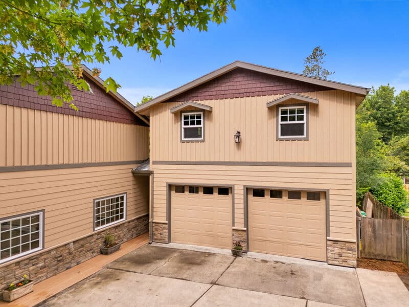 Portland House: 9255 Southwest Boones Ferry Road