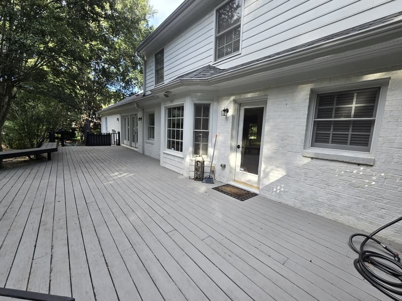Raleigh House: 5516 Den Heider Way