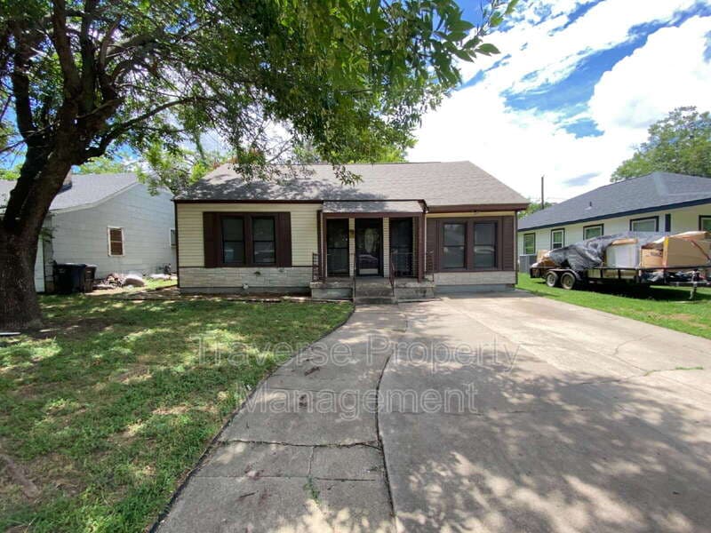 Fort Worth House: 3604 Baldwin Ave