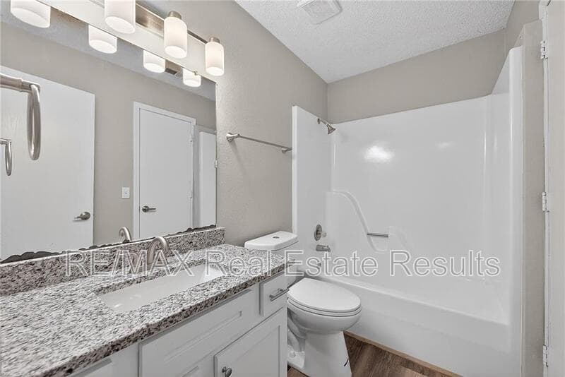 Fayetteville House: 4418 W Acoma St
