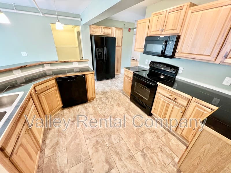 Hadley Condo: 132 Middle Street - 3