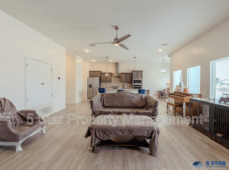 El Paso House: 2233 Mike Price Dr