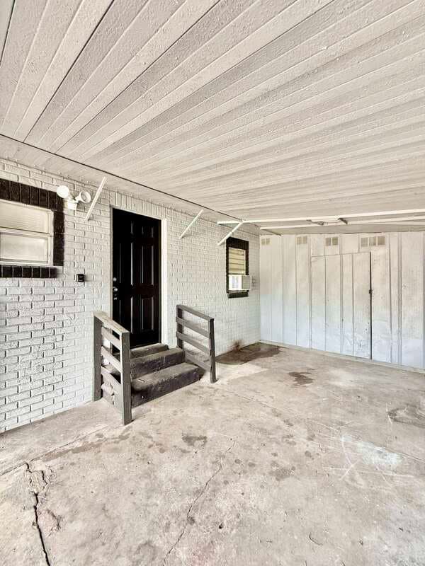 Tampa House: 8213 North Elmer Street