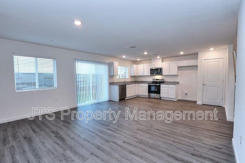 Roseville House: 2049 Shady Tree Circle