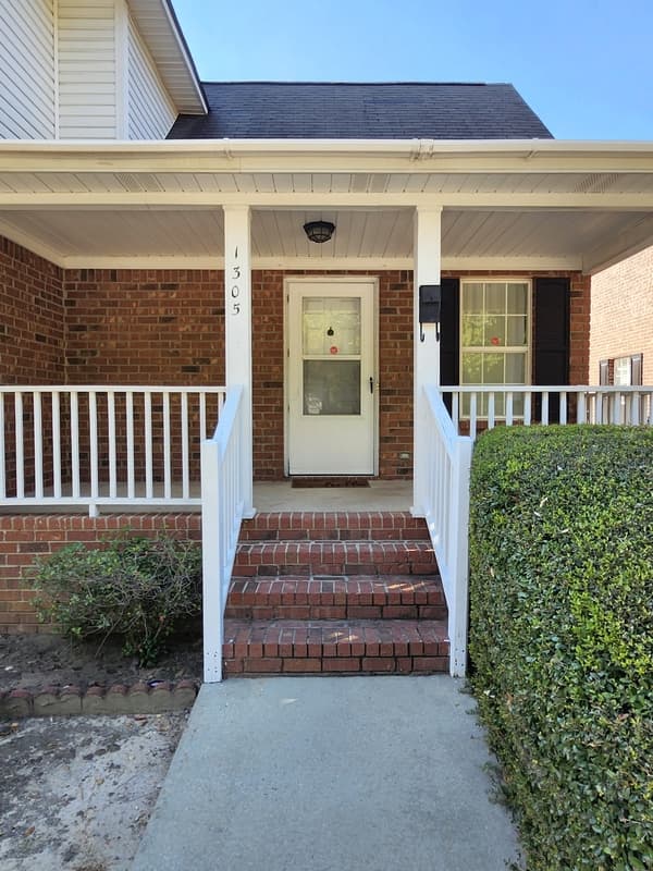 Columbia House: 1305 Melrose Heights Street
