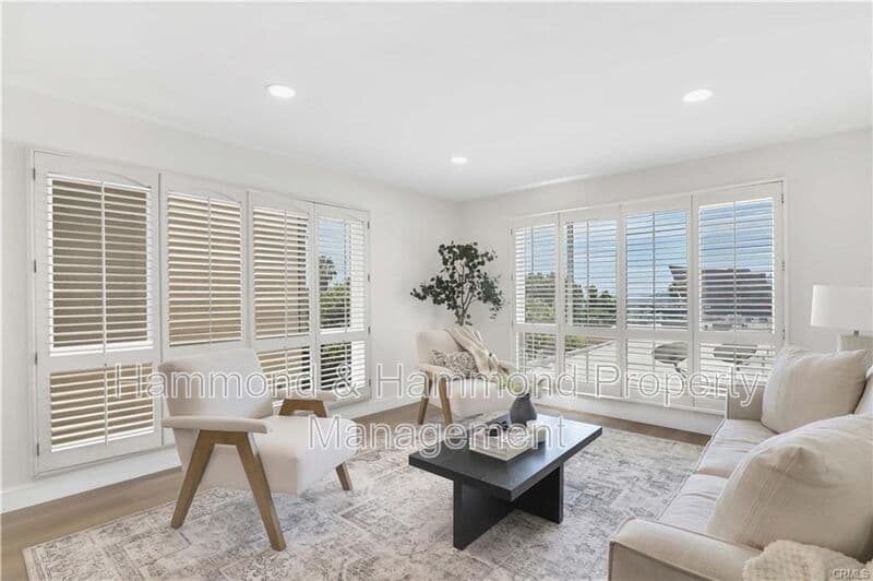 West Hollywood Condo: 970 Palm Ave.
