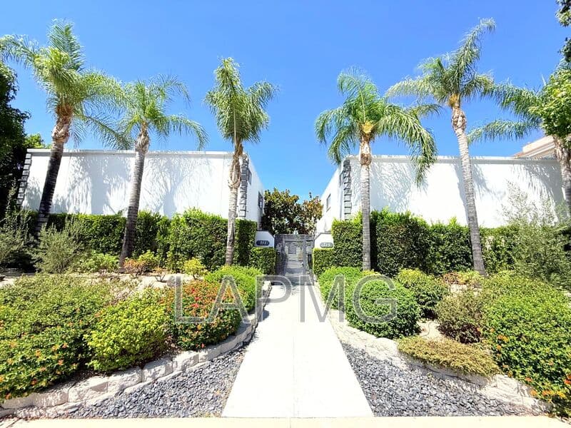 Burbank House: 711-715 E. Cypress Avenue