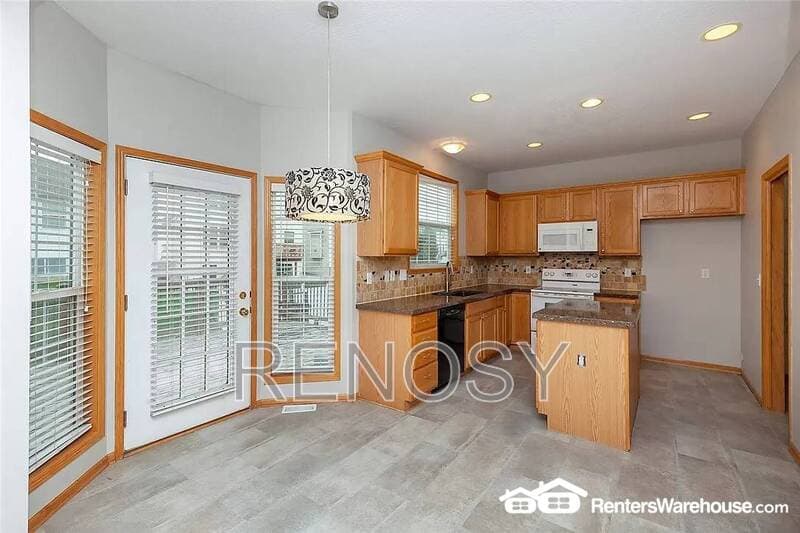 West Des Moines House: 7732 Beechtree Ln