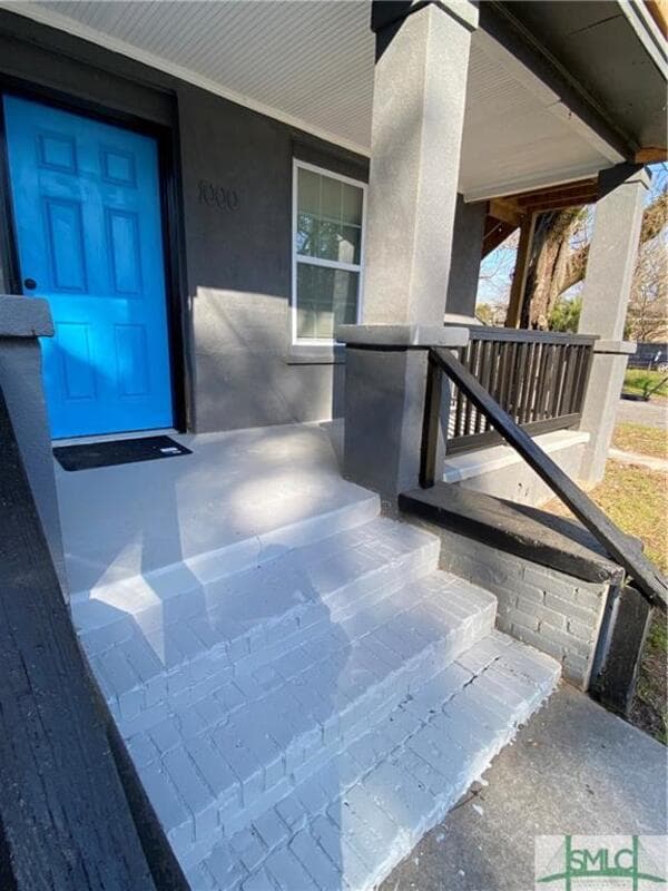 Savannah Condo: 1000 West 53rd Street - Lower Unit