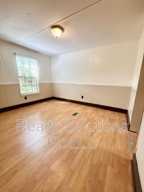 Clermont House: 15518 Lake Apopka Road