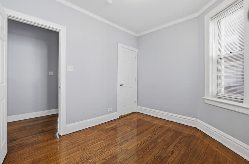 Chicago Condo: 7816 South Cornell Avenue - 7820-#3W