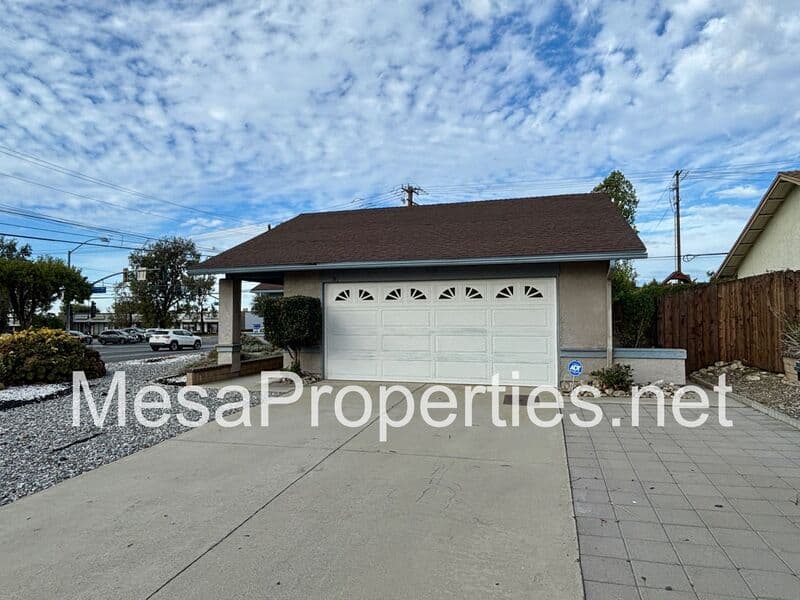 Upland House: 197 Spinnaker Way