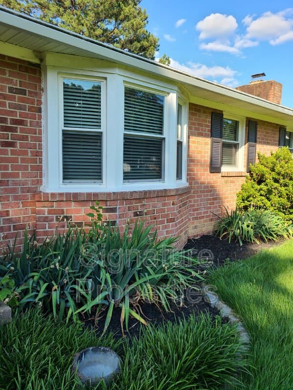 Henrico House: 9302 Huron Ave