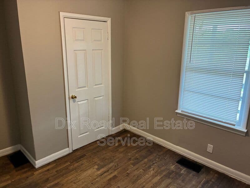 Fairfield Township House: 2029 Pater Avenue