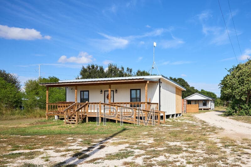 LYFORD House: 5672 IH 69E