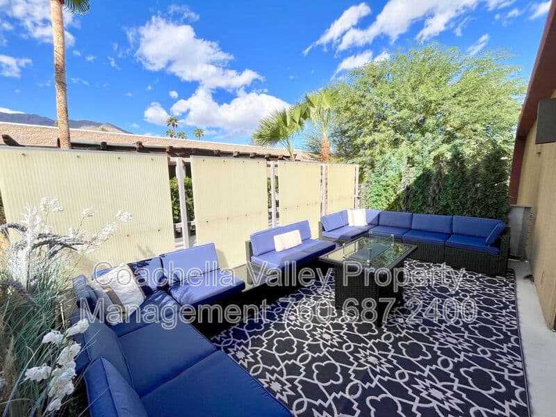 Palm Springs House: 353 Cheryl Dr