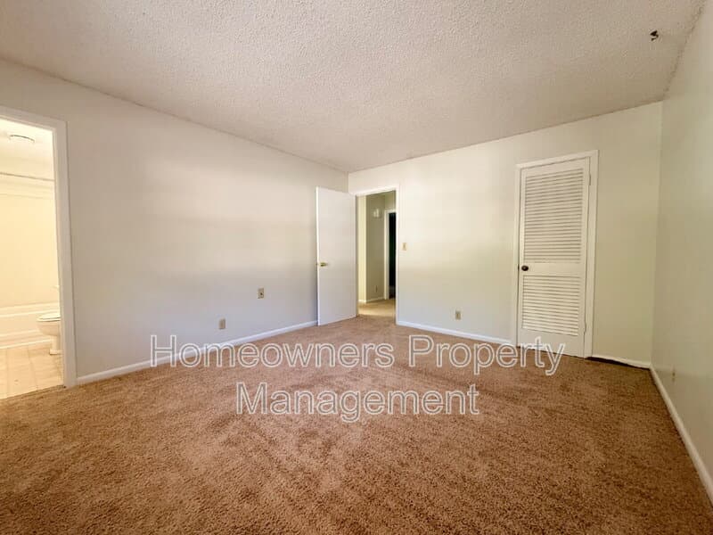 Fayetteville House: 599 Winding Creek Rd