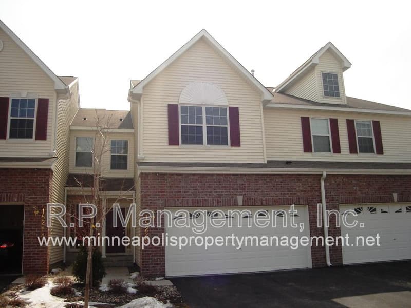 Apple Valley Townhome: 15220 Florist Cir