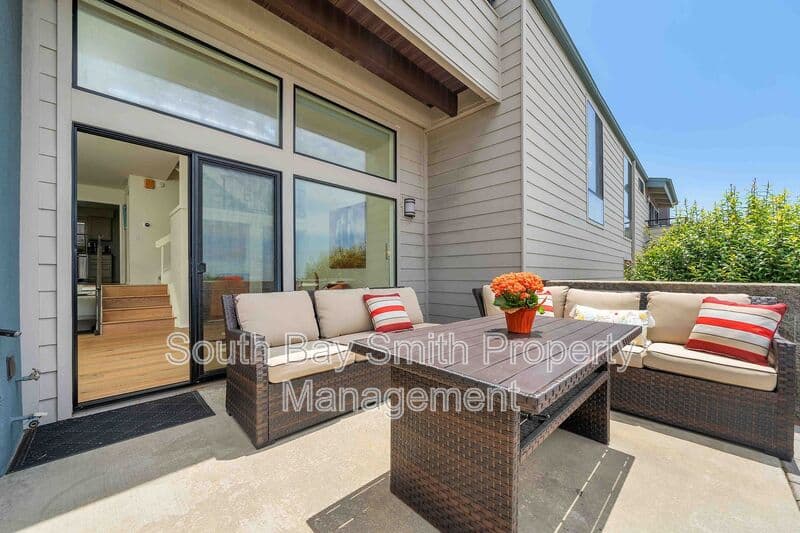 Redondo Beach Condo: 420 Palos Verdes Blvd