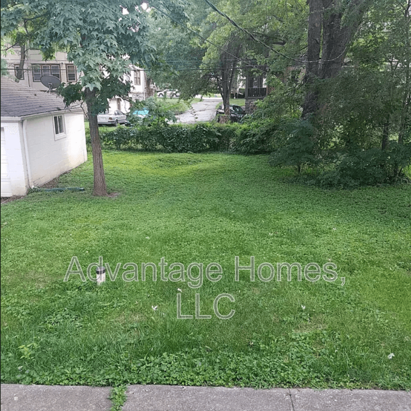 Kansas City House: 415 East 63rd Ter