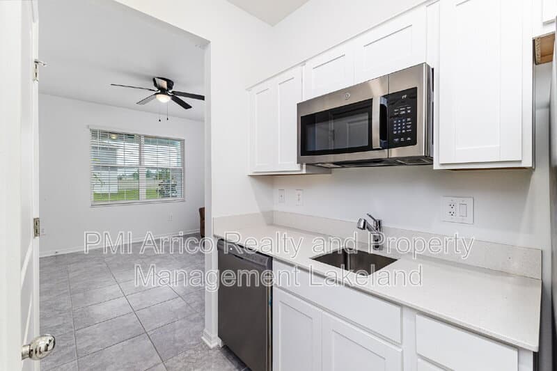 Winter Haven House: 1228 Tyler Lp