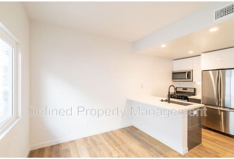 Los Angeles Condo: 6120 Eleanor Ave