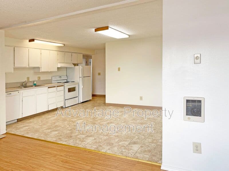 CORVALLIS House: 975 NW GARFIELD Ave