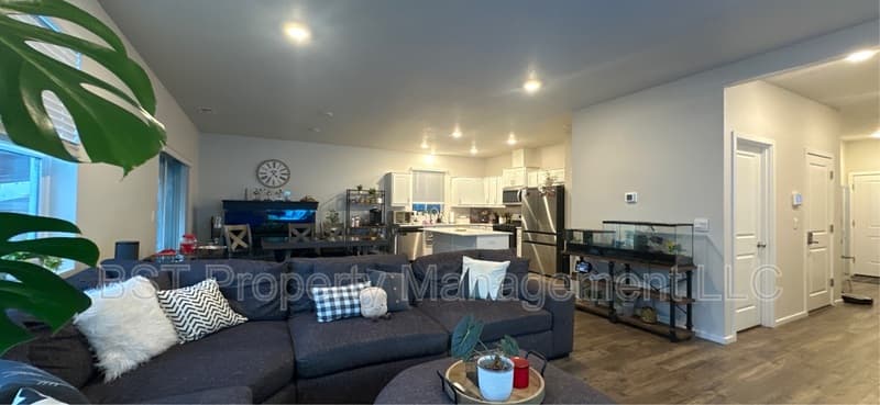 Salem House: 477 Himalaya Street Northeast