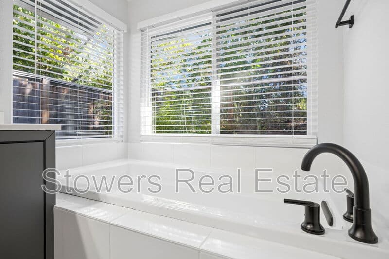 Pleasant Hill House: 26 Driftwood Court