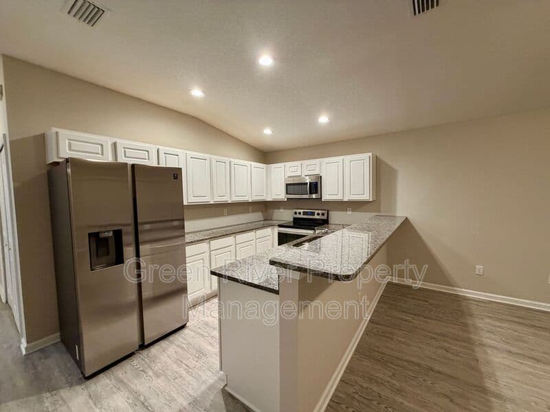 Orange Park House: 450 Clinton Drive