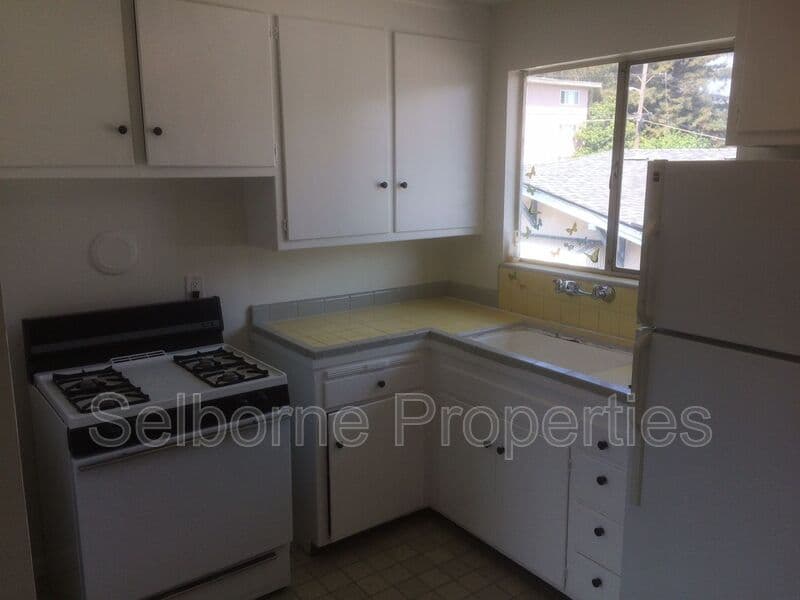 San Leandro House: 529 Callan Ave