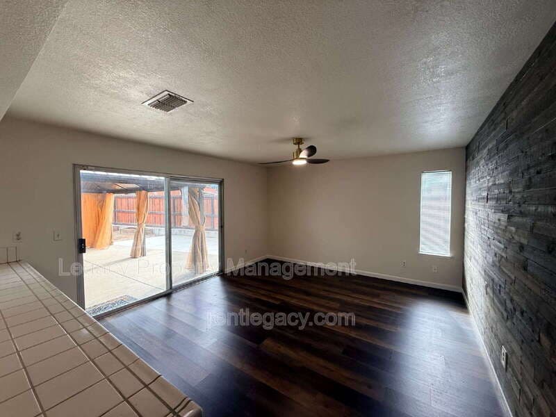 Sacramento House: 8609 Oakbank Way