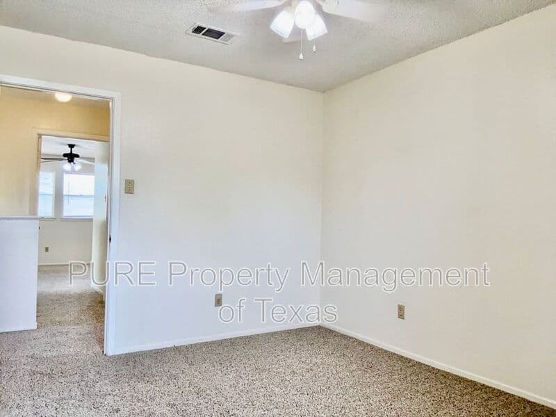 Austin Condo: 12120 Thompkins Dr.
