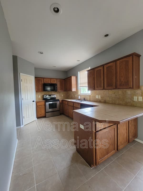 Centerton Townhome: 192 Fair St