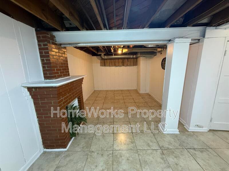 Baltimore House: 5466 Lynview Ave