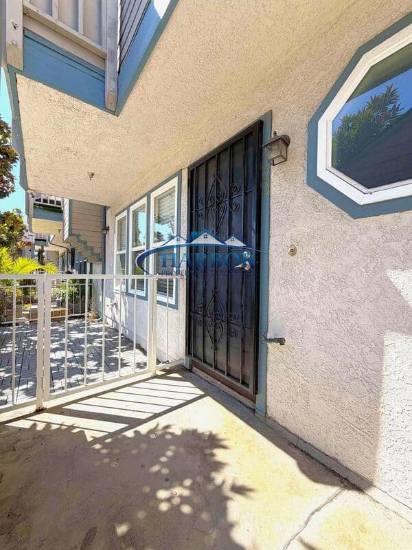 Long Beach Townhome: 533 Walnut Avenue