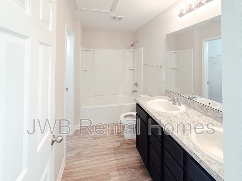 Jacksonville House: 8585 Jasper Ave