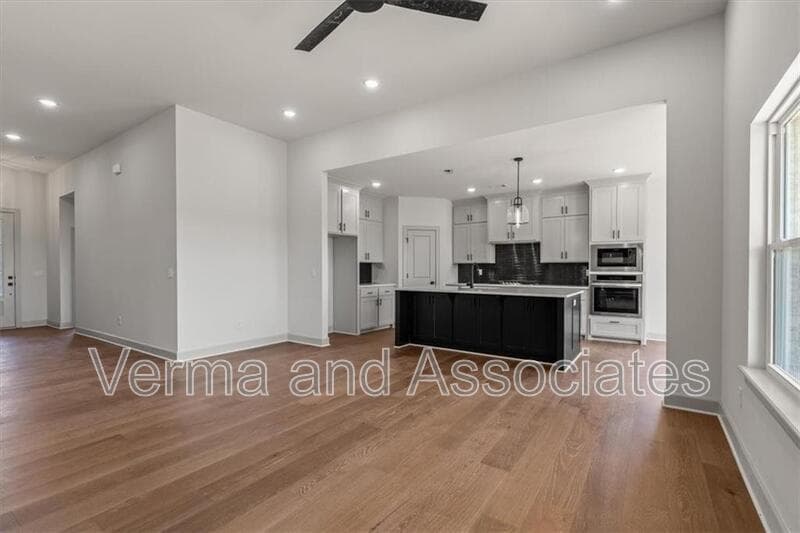 Centerton House: 1050 Whistler St